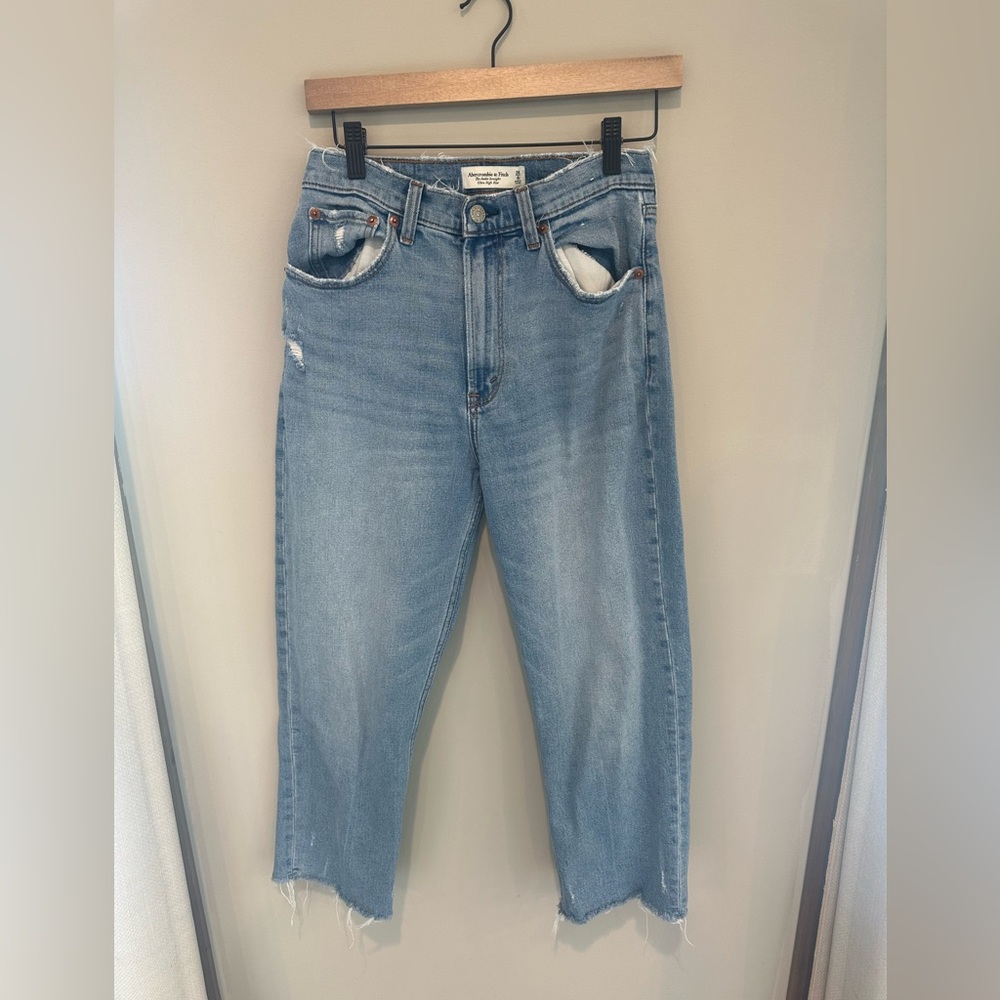 Abercrombie & Fitch size 6 short distressed ankle straight ultra high rise